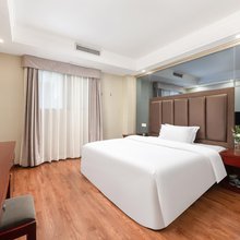 宾豪酒店(重庆汽博中心金童路地铁站店)