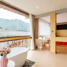 云山水精品观景民宿(西江千户苗寨6号风雨桥店)