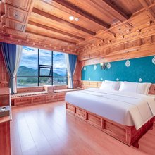 星晨海Stars设计师·View mountain云山入窗·轻奢美宿(新都桥店)