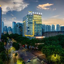 麦尔顿酒店(青秀万达南湖公园店)
