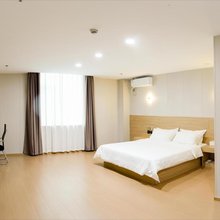 景途假日酒店(日照火车站店)