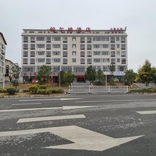 铂尔纳酒店(龙南市东江乡店)