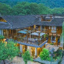 梵净山城南花已开民宿