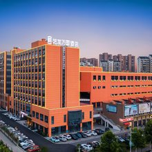 艺龙万国酒店(英山客厅温泉大道店)