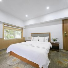 圣柏主题酒店(江北国际机场长福路地铁站店)