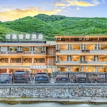 汀泉清居酒店(九寨沟风景区网红打卡点店)