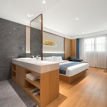 四季君安酒店(福州仓山万达金山地铁站店)