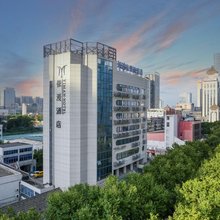 依漫酒店(湖州爱山广场衣裳街店)