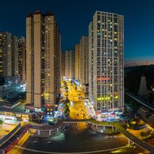 希岸酒店(贵阳花果园财富广场五里冲地铁站店)