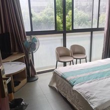 美天宾馆(武汉极地海洋公园宏图大道地铁站店)