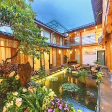 余悦汐 Cloud·雪山观台全景萌宠美宿(束河古镇店)