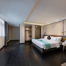 希岸·轻雅酒店(江门五邑大学利和广场店)