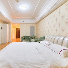 亲亲公寓(长春北站地铁口店)