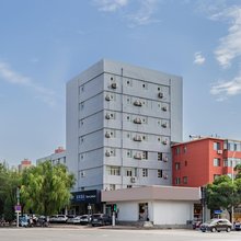 首旅如家-YUNIK电竞酒店(包头呼得木林大街师范学院店)