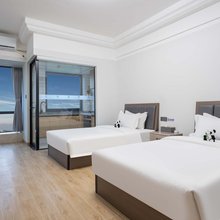 成都呓林假日酒店(军区总医院熊猫基地西大门地铁站店)