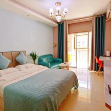 小秋快乐公寓(南宁盛天地万象城店)