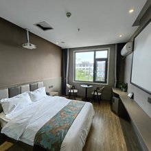 未来城主题酒店(县中医院店)