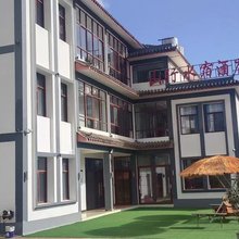 红土地山行水宿酒店