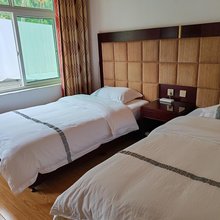 四姑娘山石包台农家乐