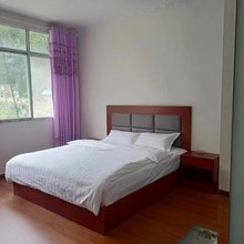 月亮湾山庄(宝兴店)