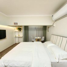阑溪语民宿(重庆保税港地铁站店)