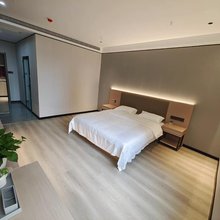 京中轻奢酒店(济源职业技术学院店)