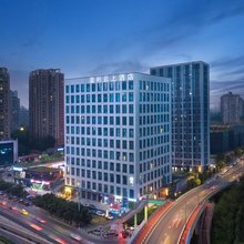 莫利云上酒店(重庆北站郑家院子地铁站店)