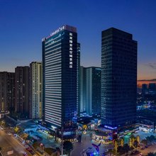 辰亚·臻舍高空城景酒店(湖南金融中心茶子山地铁站店)