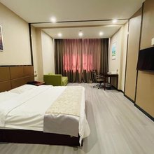 兴国小鸟酒店