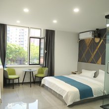 锦州怡家智能电影民宿(渤海大学店)