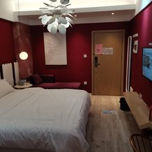 乐居酒店(赣南师范大学蓉江校区全民健身中心店)
