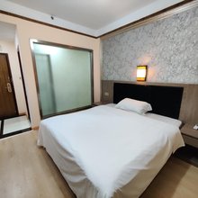 君逸商务酒店(赣州江南宋城巨亿万达广场店)