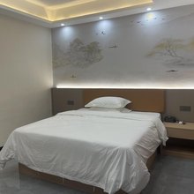 万载梦影轻奢酒店(工业园店)