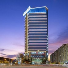 广元滨江国际酒店(广元万达南河湿地公园店)