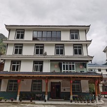 卧龙耿达康养村落一号店民宿