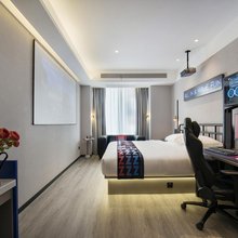 轻BOX电竞酒店(长沙县永旺梦乐城店)