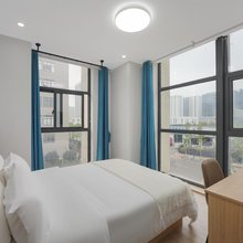 蓝湾臻选酒店(江宁东山汽车4S园店)