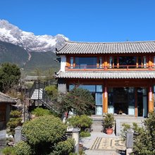 山水谈·日照金山｜纳西古院美宿(玉湖村店)
