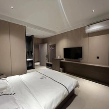 鸿润酒店(徐水崔庄中学店)
