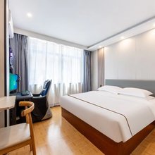 雅朵四季电竞酒店(金华市政府八一南街地铁站店)