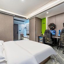 发条plus电竞酒店(长沙黄兴南路步行商业街南门口地铁站店)