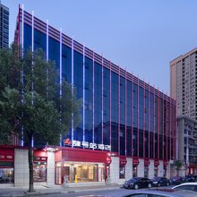 肆号站酒店(梅溪湖东地铁站店)