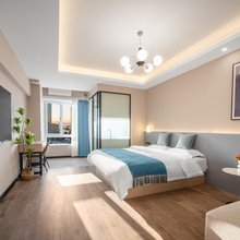不晚·设计民宿(长乐坡地铁站店)