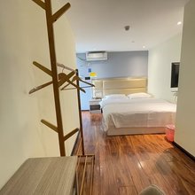 知旅轩民宿(贵阳高铁北站店)