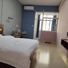万里商务公寓(镇隆镇店)