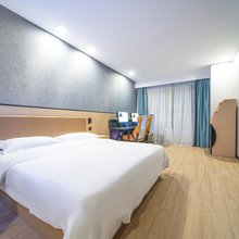 网鱼电竞酒店(成都龙泉吾悦广场书房地铁站店)