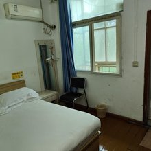 武汉鹏程招待所(东吴大道地铁站店)