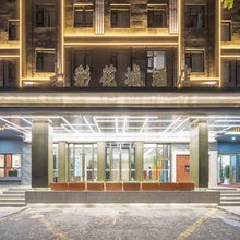 伊宁七彩花城酒店(环球港六星街景区店)