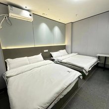 七小月民宿(南京南站明发广场地铁站店)