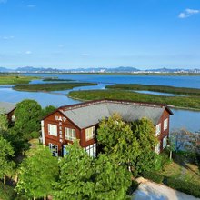 印季芦花民宿(漩门湾湿地公园店)